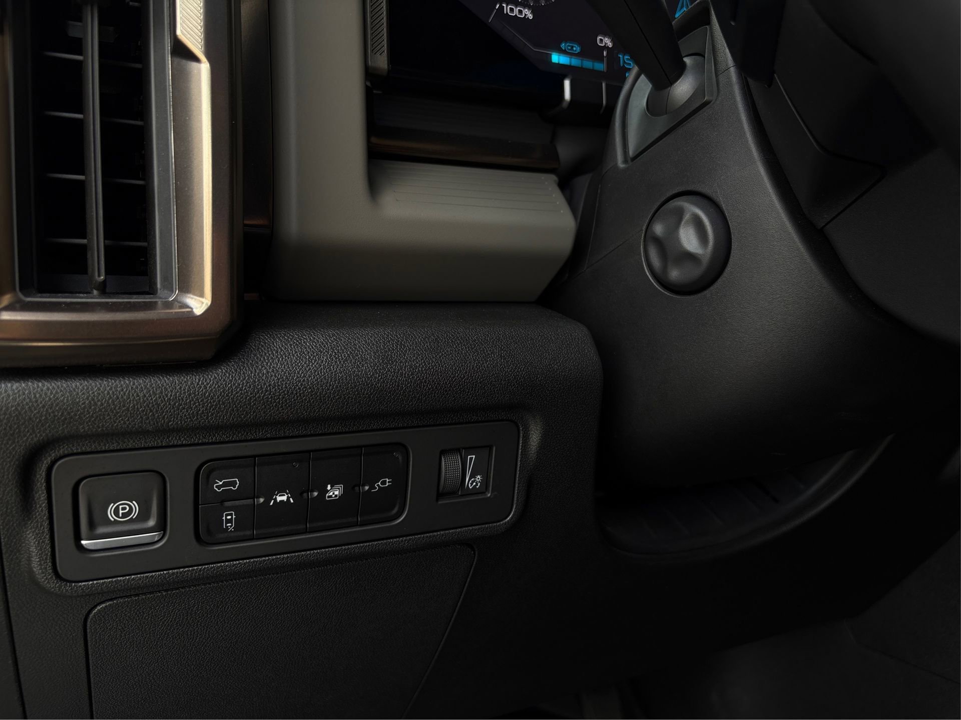 Used 2024 GMC Hummer EV 3X w/ LPO, Roof Cross Rail Package image 20