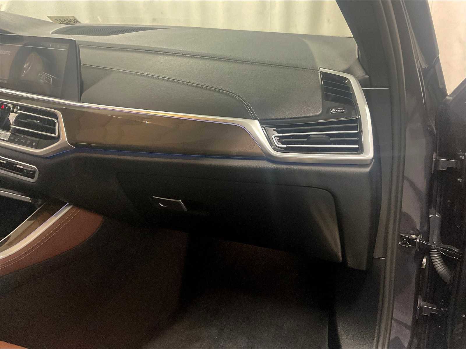 Used 2022 BMW X5 xDrive45e w/ M Sport Package image 13