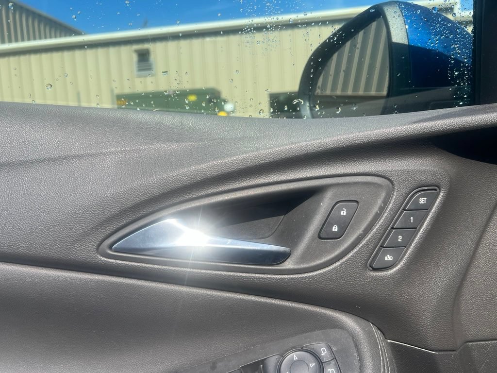 Used 2023 Buick Encore GX Essence w/ Experience Buick Package FWD image 13
