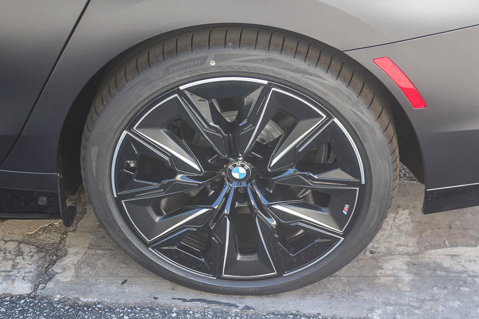 New 2026 BMW i7 M70 AWD/4WD image 8