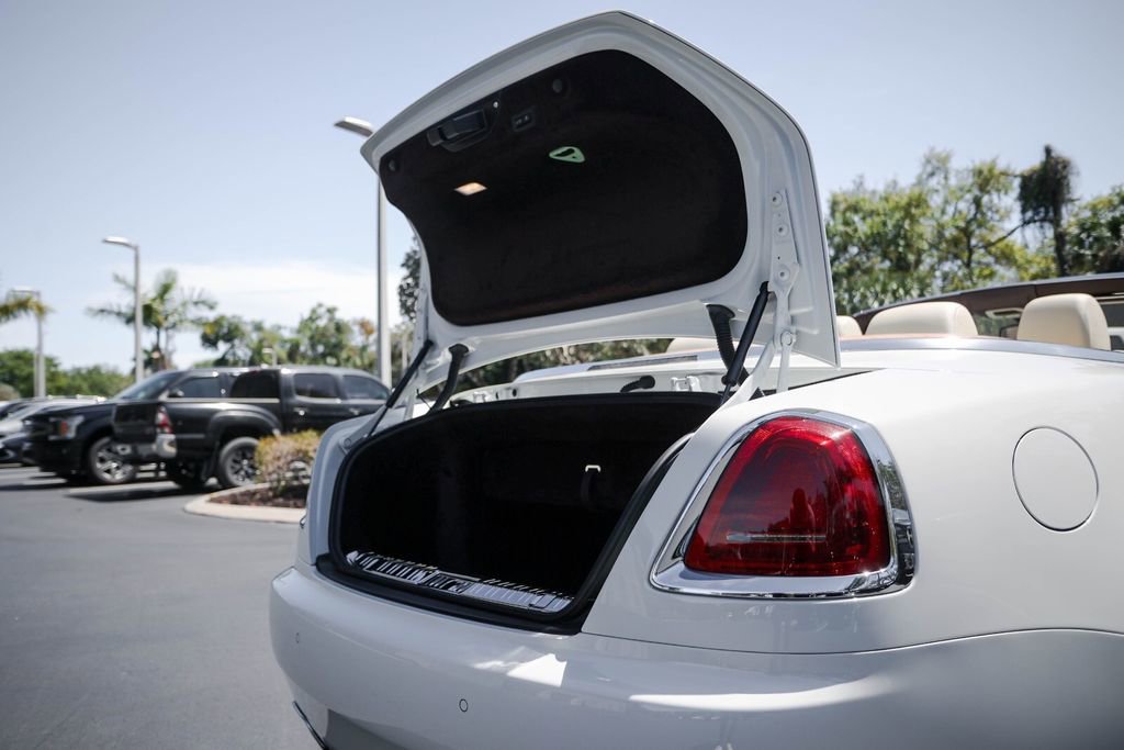 Used 2016 Rolls-Royce Dawn image 24