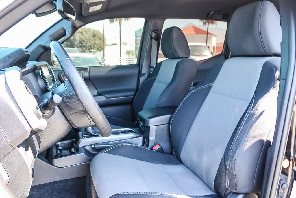 Used 2021 Toyota Tacoma TRD Sport w/ Technology Package RWD image 18