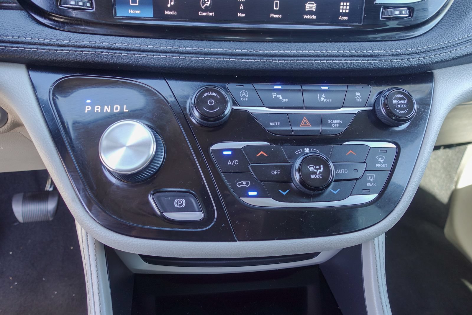 Used 2023 Chrysler Pacifica Limited FWD image 20