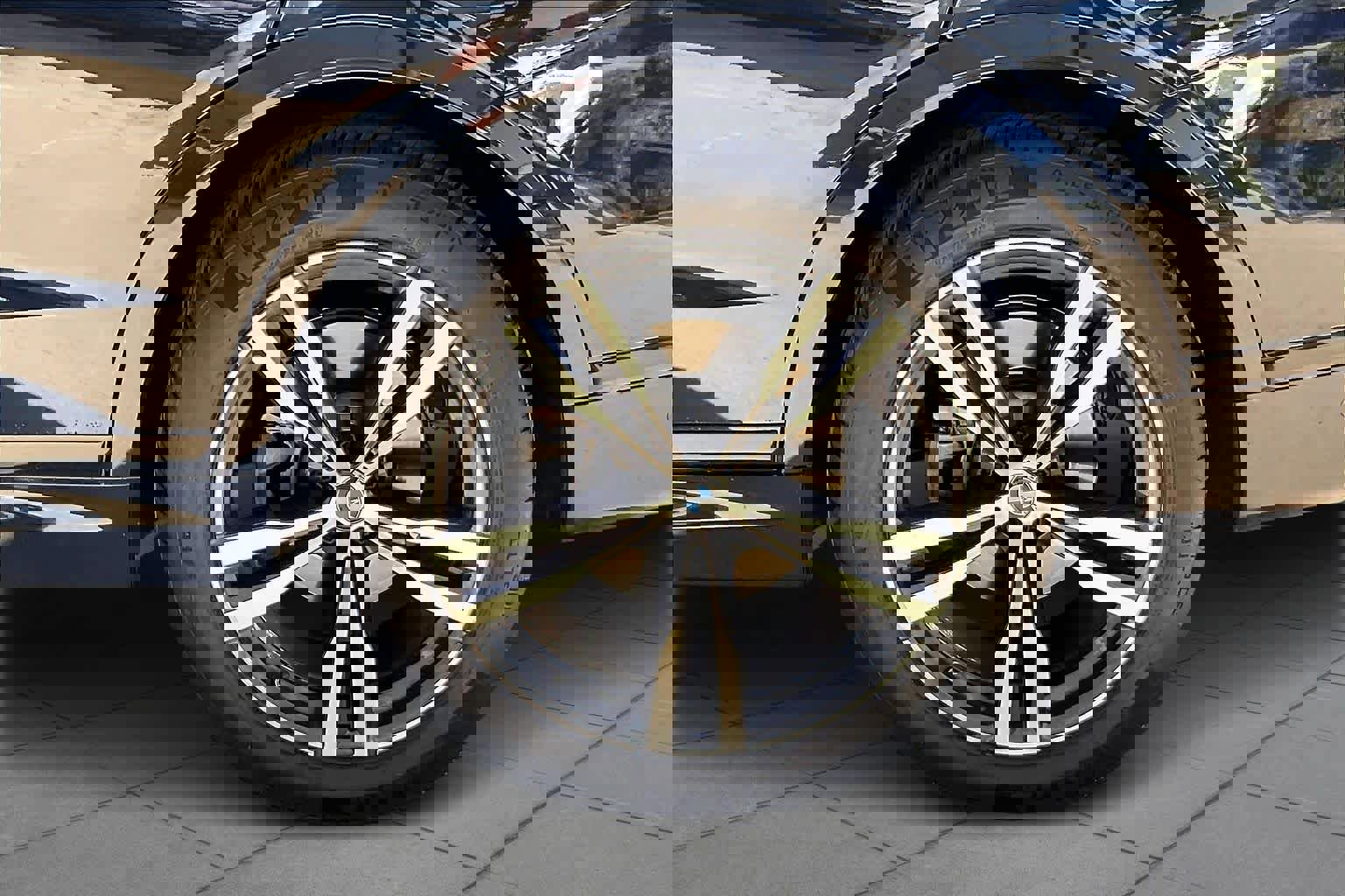 Used 2025 BMW X7 xDrive40i w/ M Sport Package image 11