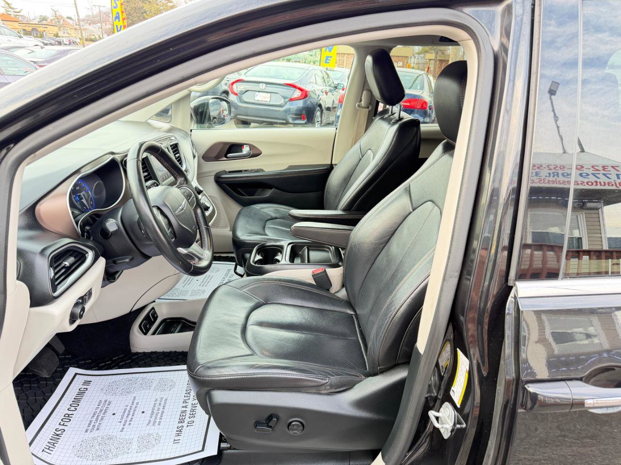 Used 2018 Chrysler Pacifica Touring-L image 11