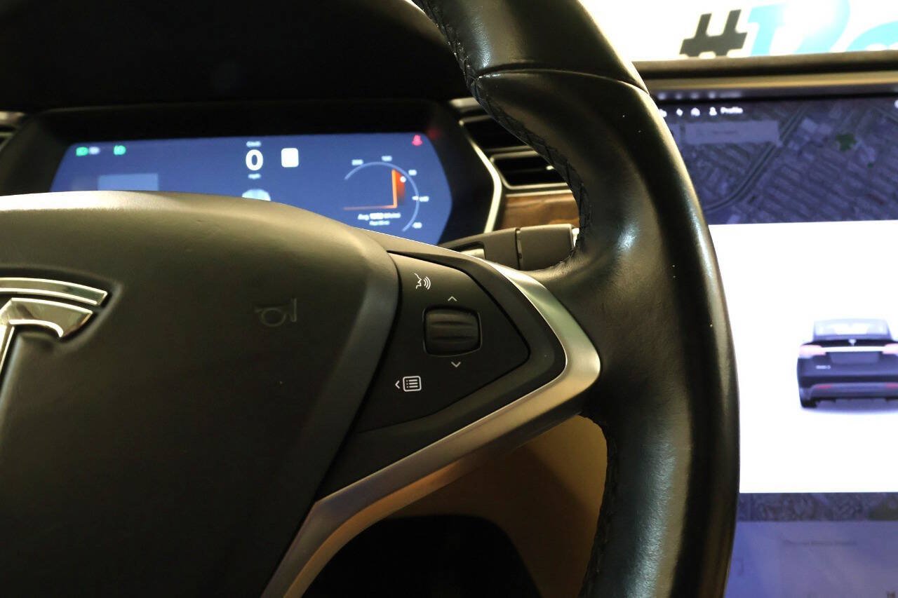 Used 2017 Tesla Model X 75D AWD/4WD image 31