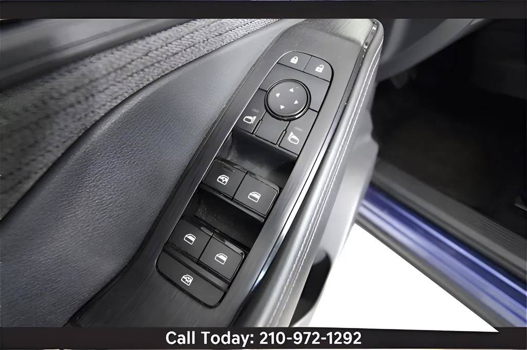 Used 2021 Nissan Rogue SV FWD image 17