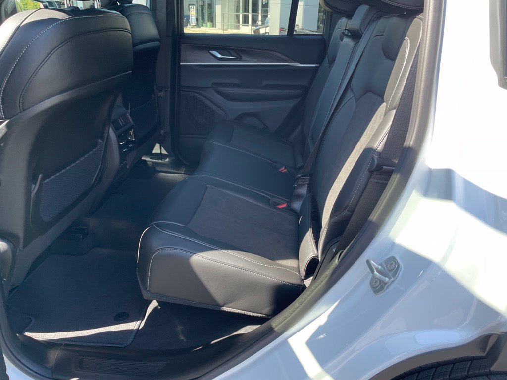 New 2027 Jeep Grand Cherokee Altitude AWD/4WD image 13