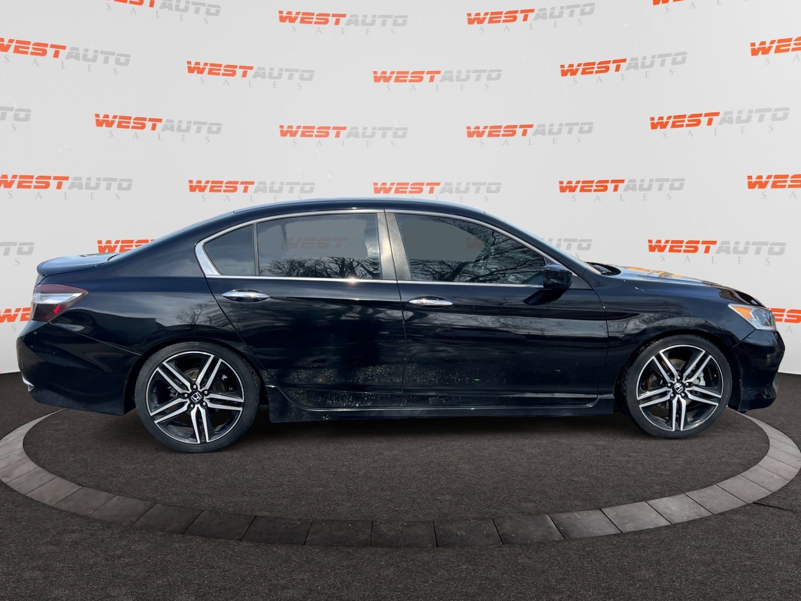 Used 2017 Honda Accord Sport Special Edition image 6