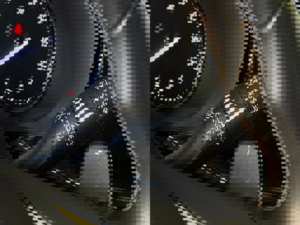 Used 2023 Buick Envision Essence image 18