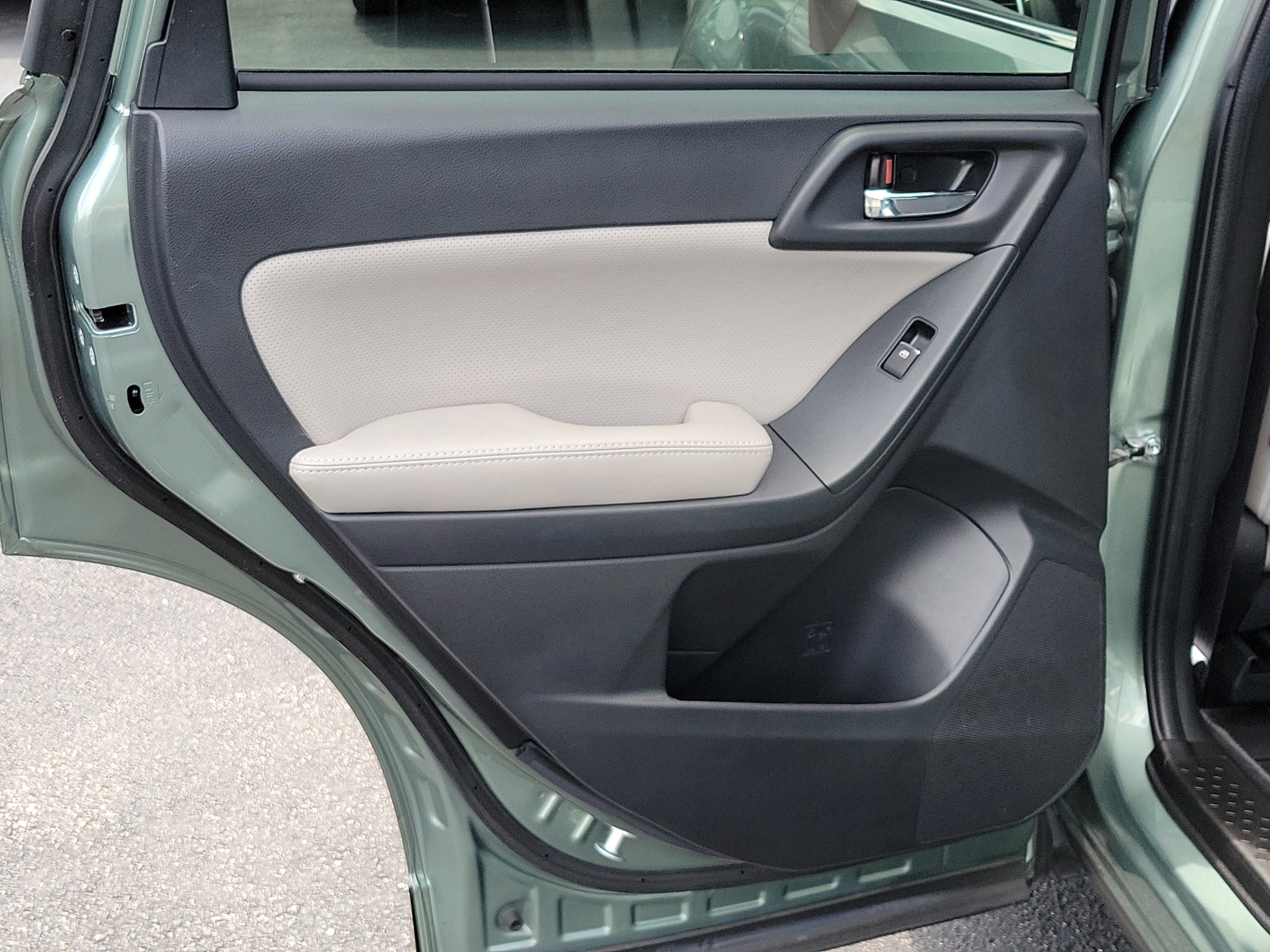 Used 2017 Subaru Forester 2.5i Limited AWD/4WD image 13