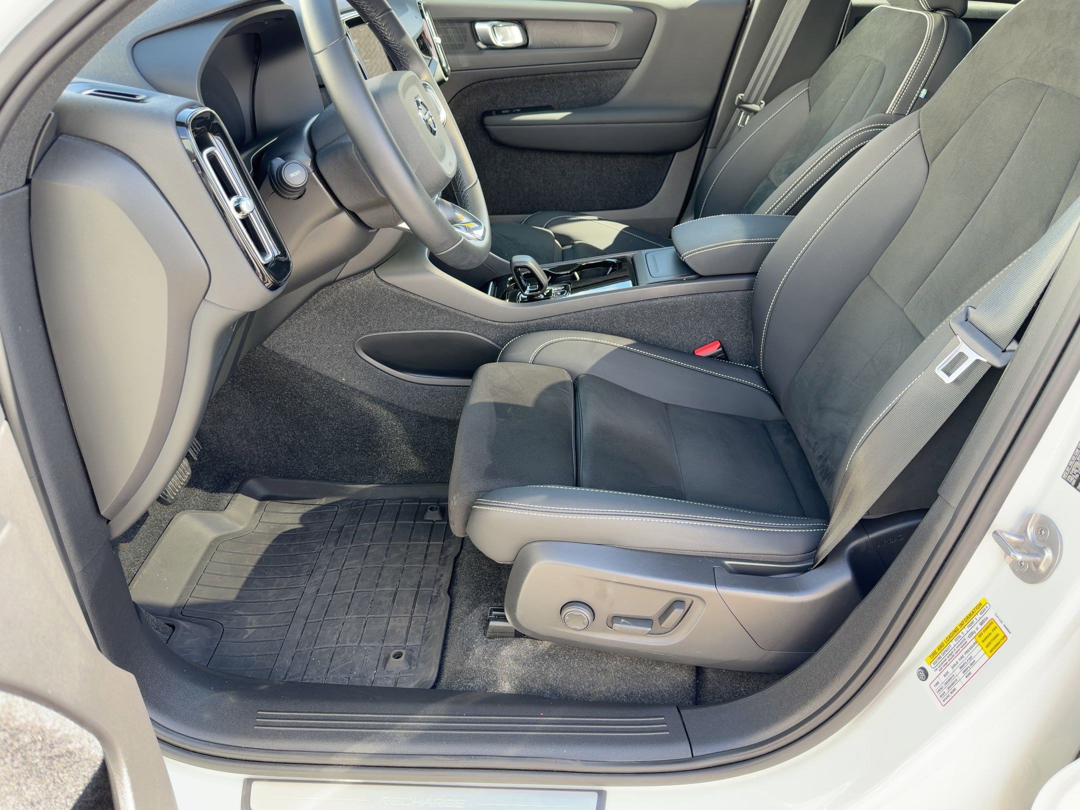 Used 2023 Volvo C40 P8 Recharge Plus image 4