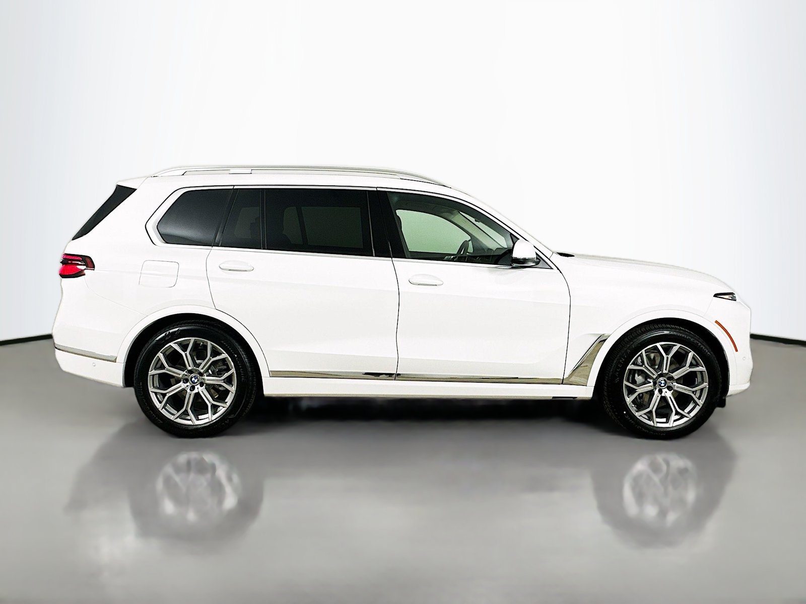 New 2027 BMW X7 xDrive40i w/ Premium Package AWD/4WD image 4