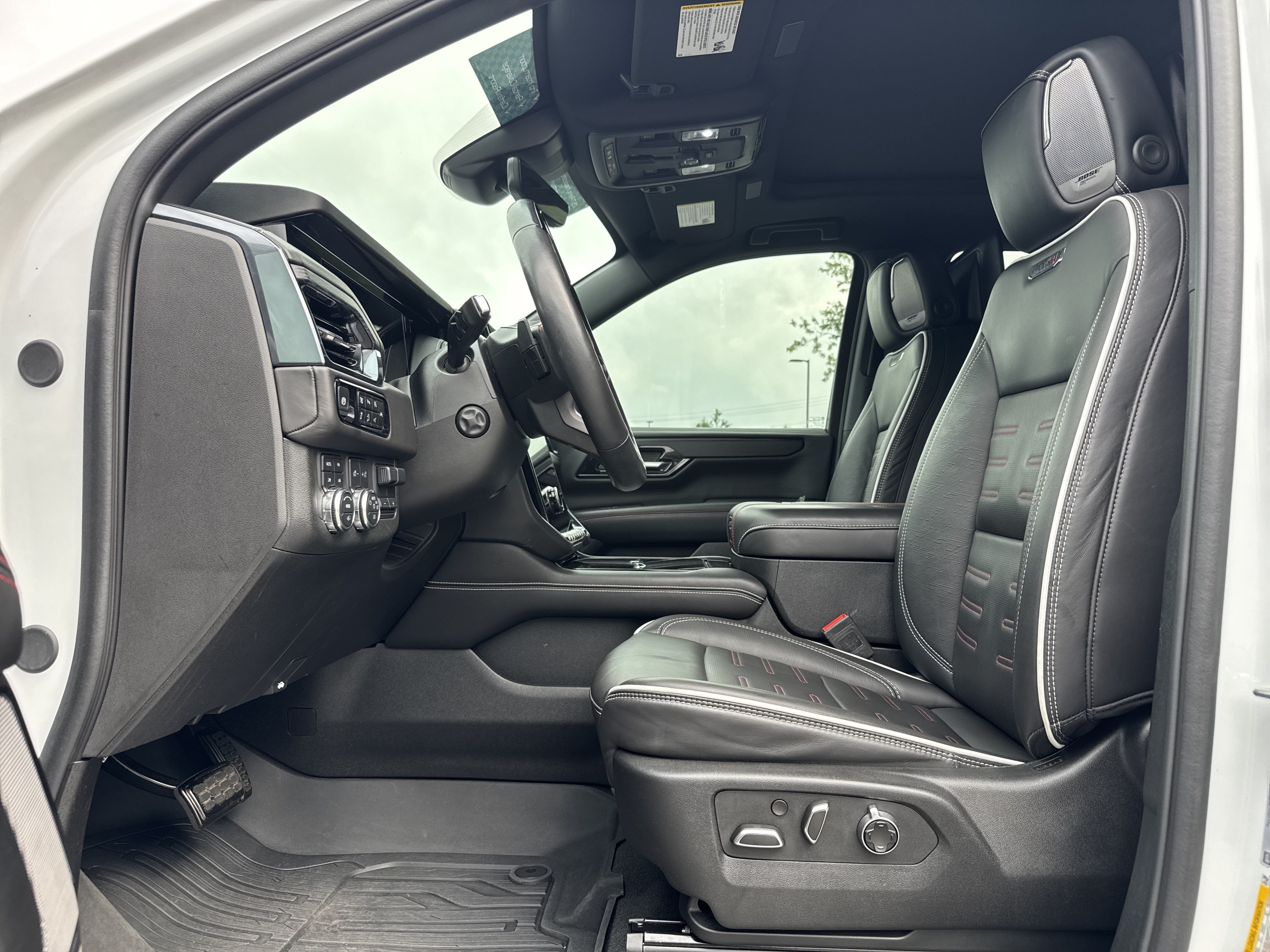 Used 2025 GMC Yukon AT4 Ultimate AWD/4WD image 17