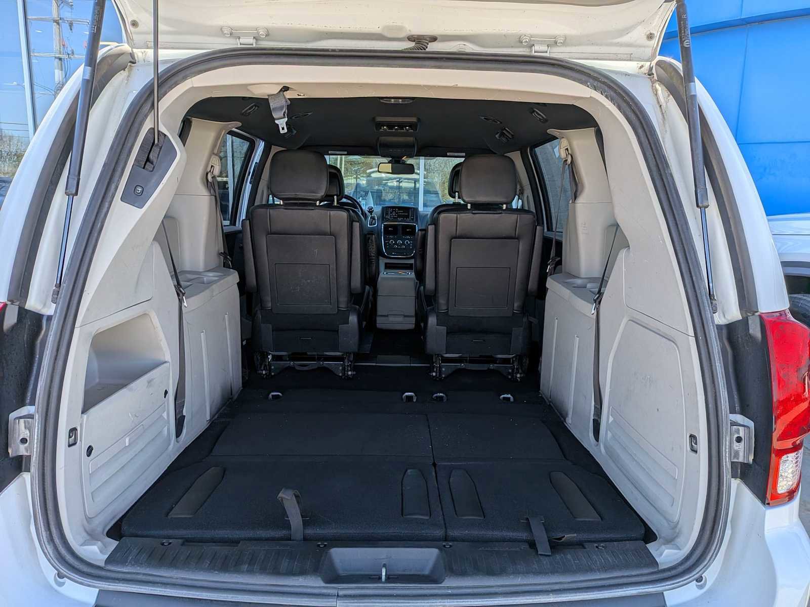 Used 2019 Dodge Grand Caravan SXT image 27