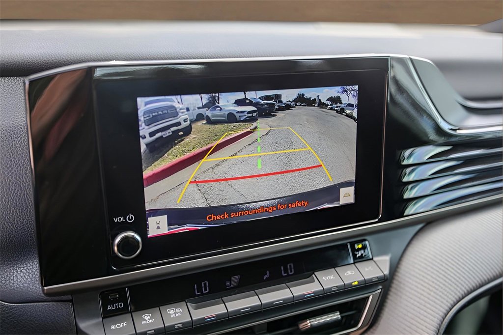 Used 2025 Toyota Camry SE w/ Convenience Package image 17