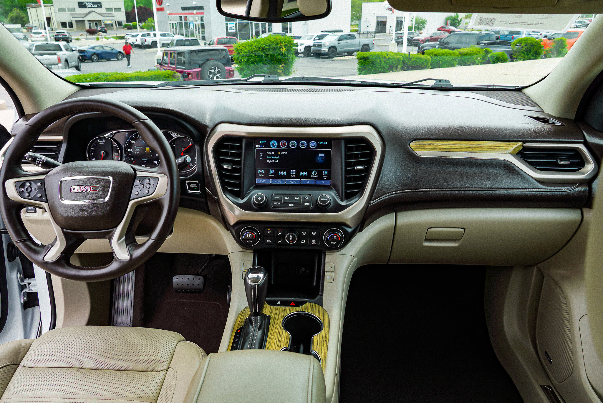 Used 2018 GMC Acadia Denali w/ Technology Package FWD image 34