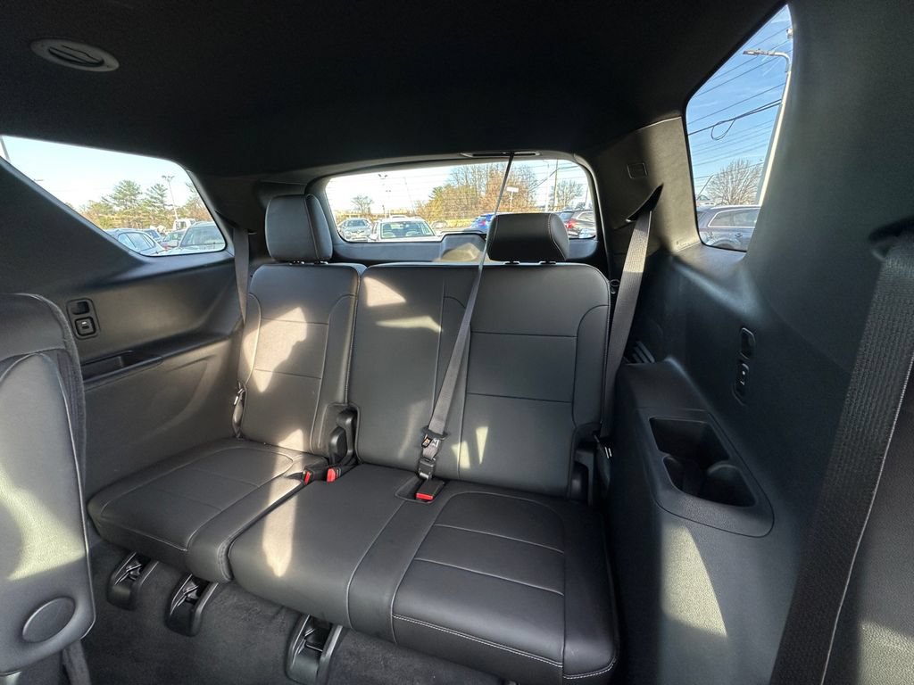 Used 2023 Chevrolet Traverse LT w/ LPO, Cargo Package AWD/4WD image 24