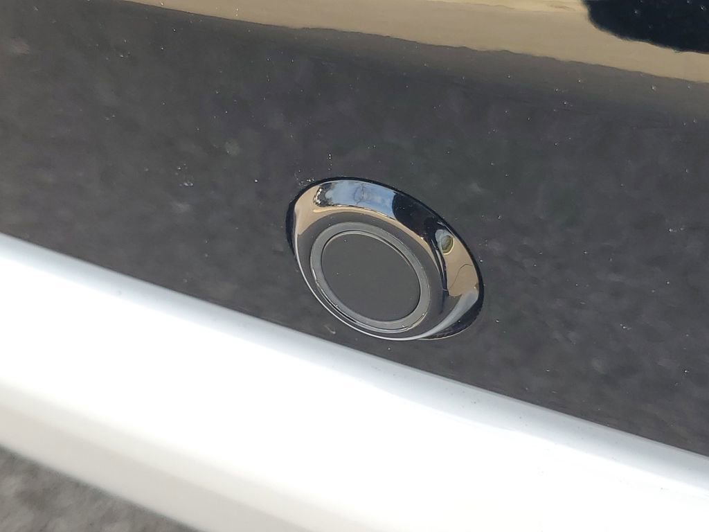 Used 2025 Land Rover Discovery Sport S image 9