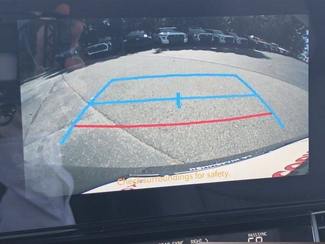 Used 2025 Toyota Sienna XLE FWD image 24