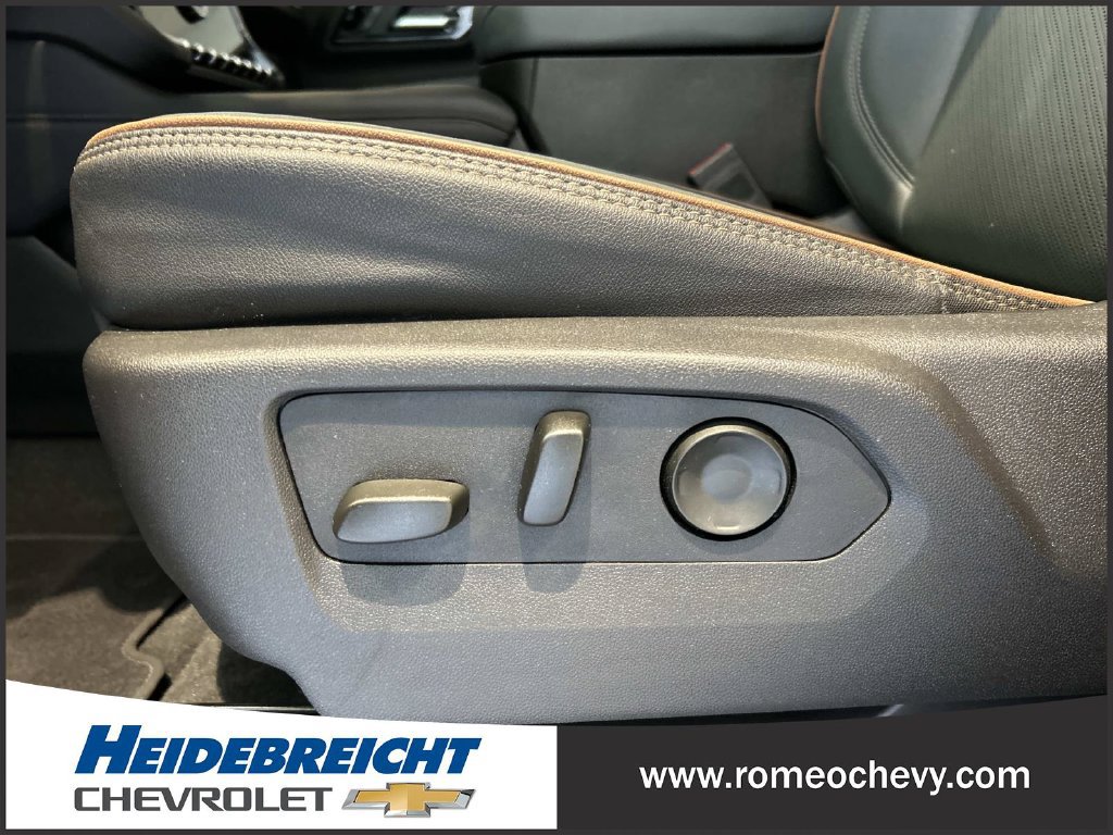 Used 2025 GMC Yukon AT4 w/ AT4 Premium Plus Package AWD/4WD image 14