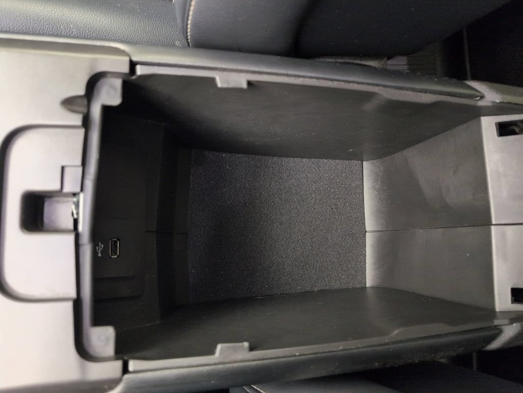 Used 2018 Ford Fusion SE w/ Equipment Group 201A FWD image 37