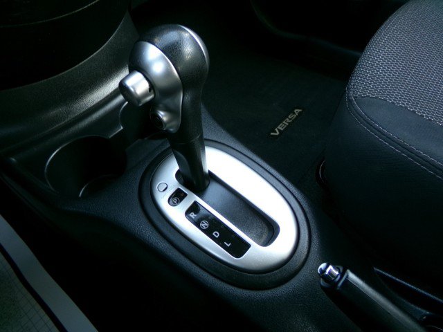 Used 2014 Nissan Versa SV FWD image 18