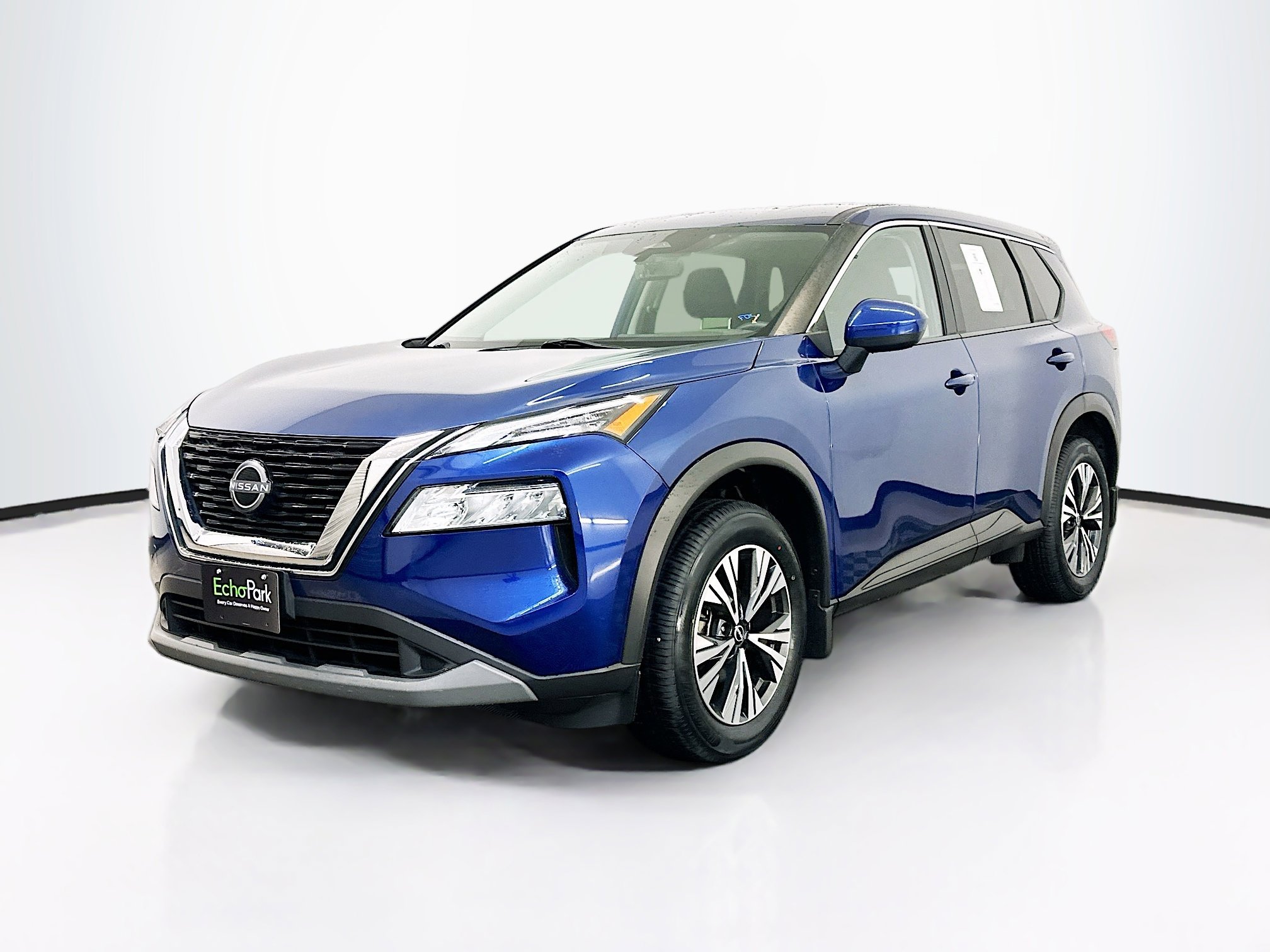 Used 2023 Nissan Rogue SV image 3