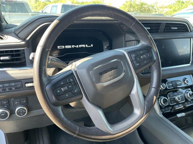 Used 2022 GMC Yukon XL Denali AWD/4WD image 5