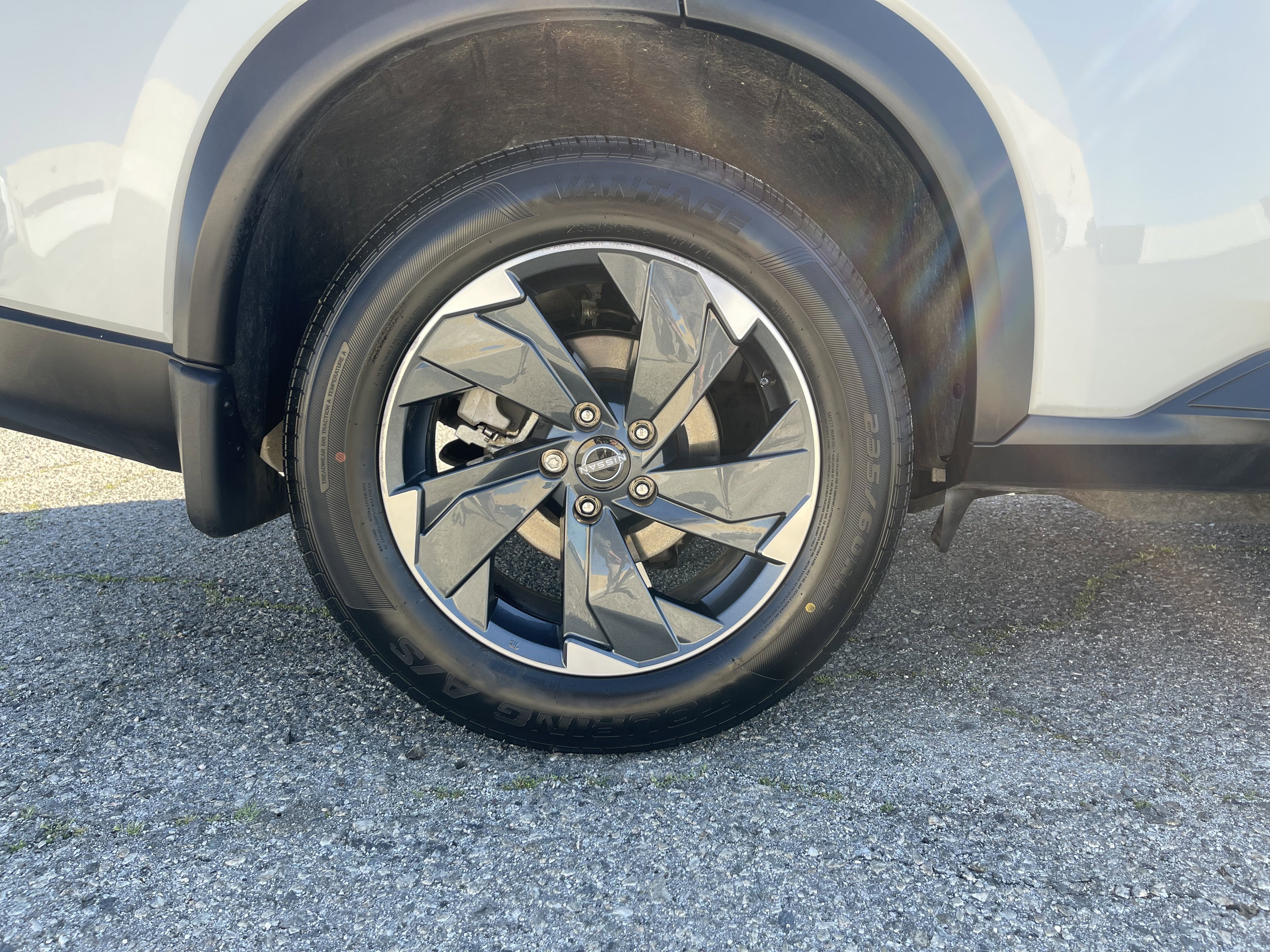 Used 2024 Nissan Rogue SV w/ SV Premium Package image 8