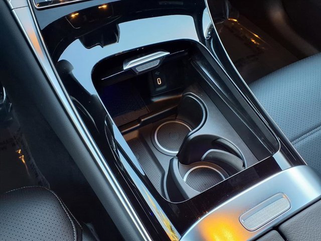 Used 2025 Mercedes-Benz GLC 300 image 7