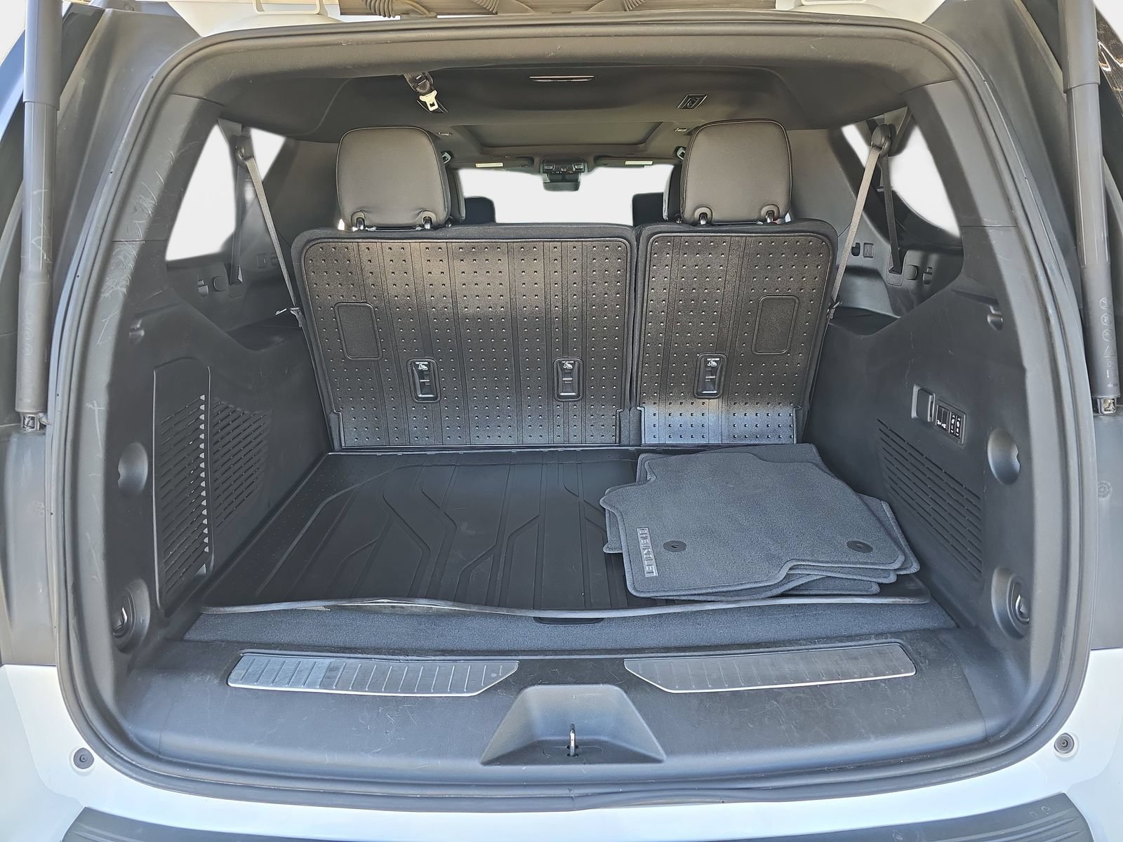 Used 2023 Chevrolet Suburban High Country AWD/4WD image 17