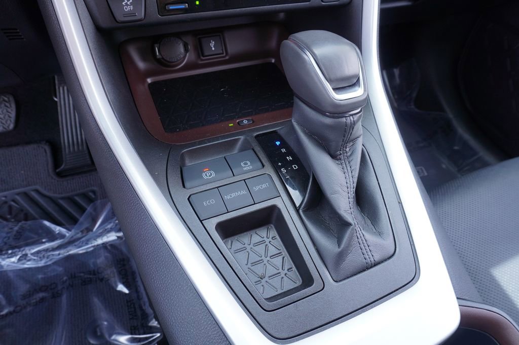 Used 2022 Toyota RAV4 Limited image 19