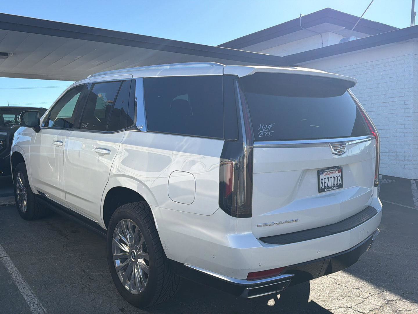 Used 2023 Cadillac Escalade Premium Luxury w/ Performance Package AWD/4WD image 8