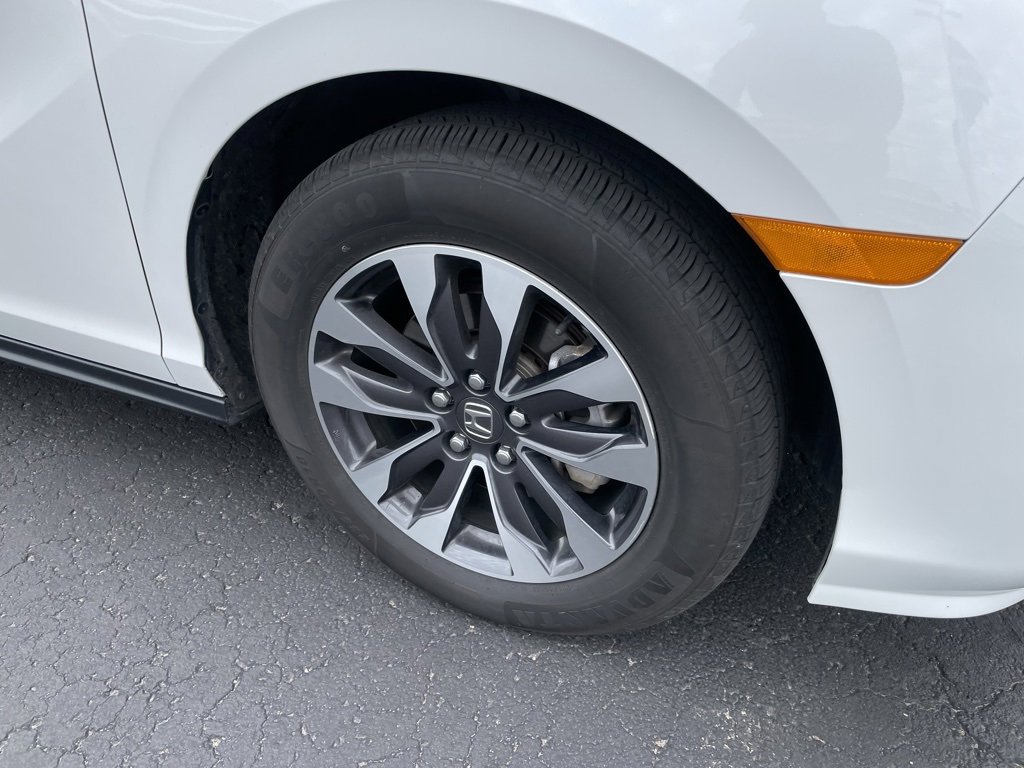 Used 2024 Honda Odyssey EX-L image 3