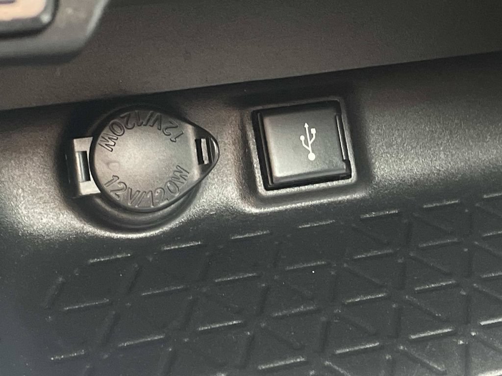 Used 2022 Toyota RAV4 XLE w/ Convenience Package FWD image 41