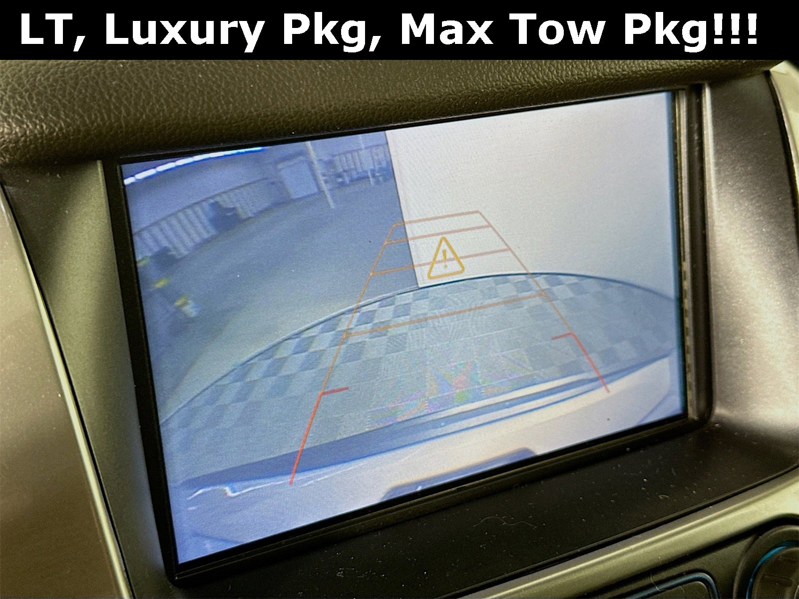 Used 2018 Chevrolet Suburban LT image 15