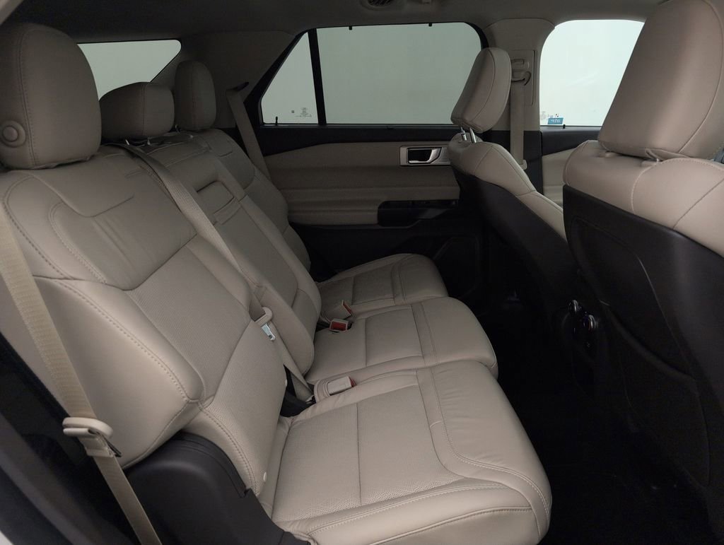 Used 2020 Ford Explorer Platinum w/ Premium Technology Package AWD/4WD image 17