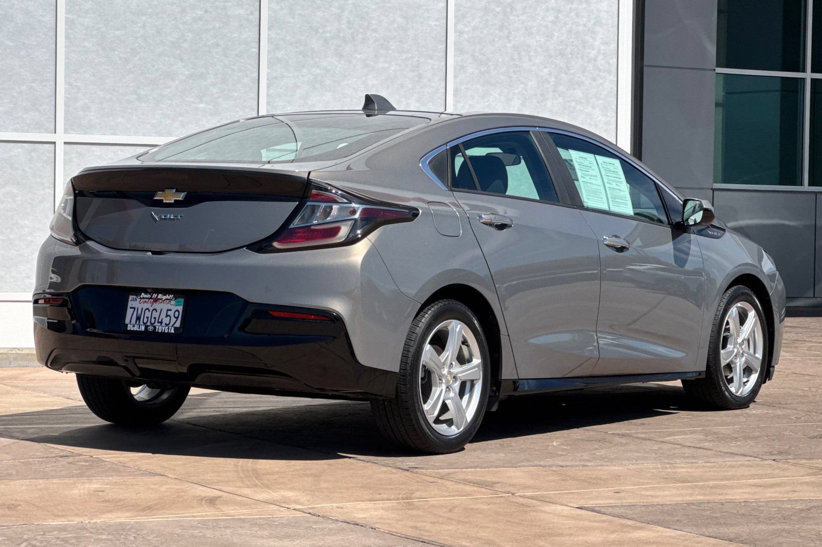 Used 2017 Chevrolet Volt LT w/ Comfort Package FWD image 4