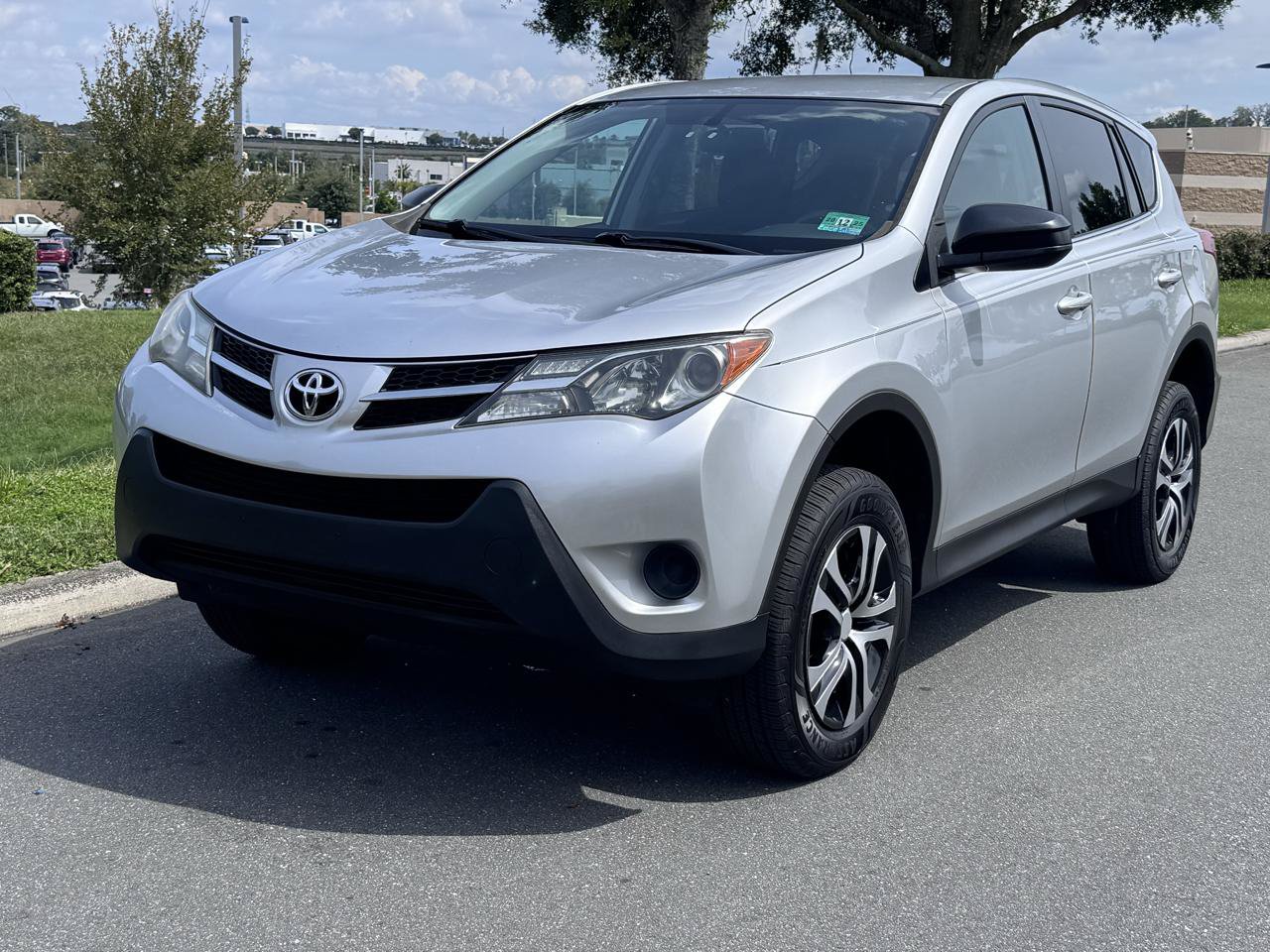 Used 2015 Toyota RAV4 LE AWD/4WD image 2