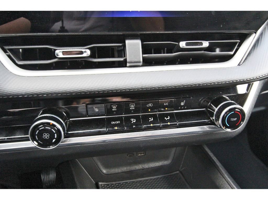 Used 2025 Chevrolet Equinox LT image 28