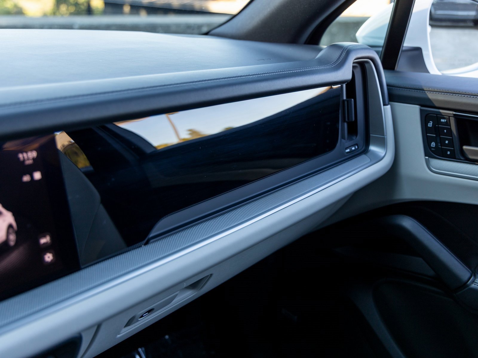 Certified 2025 Porsche Cayenne image 39