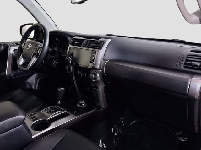 Used 2020 Toyota 4Runner SR5 AWD/4WD image 31