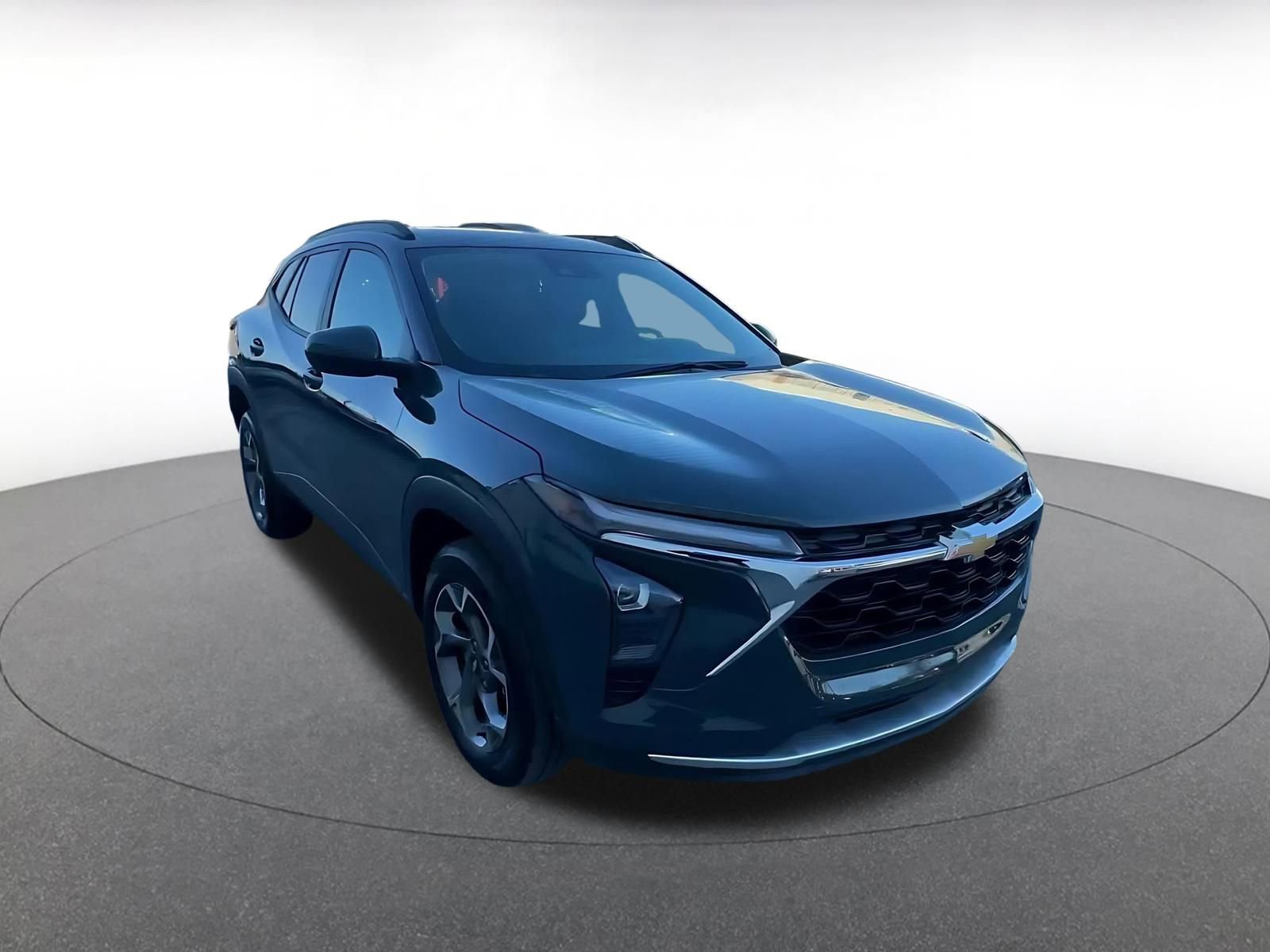 Used 2025 Chevrolet Trax LT image 3