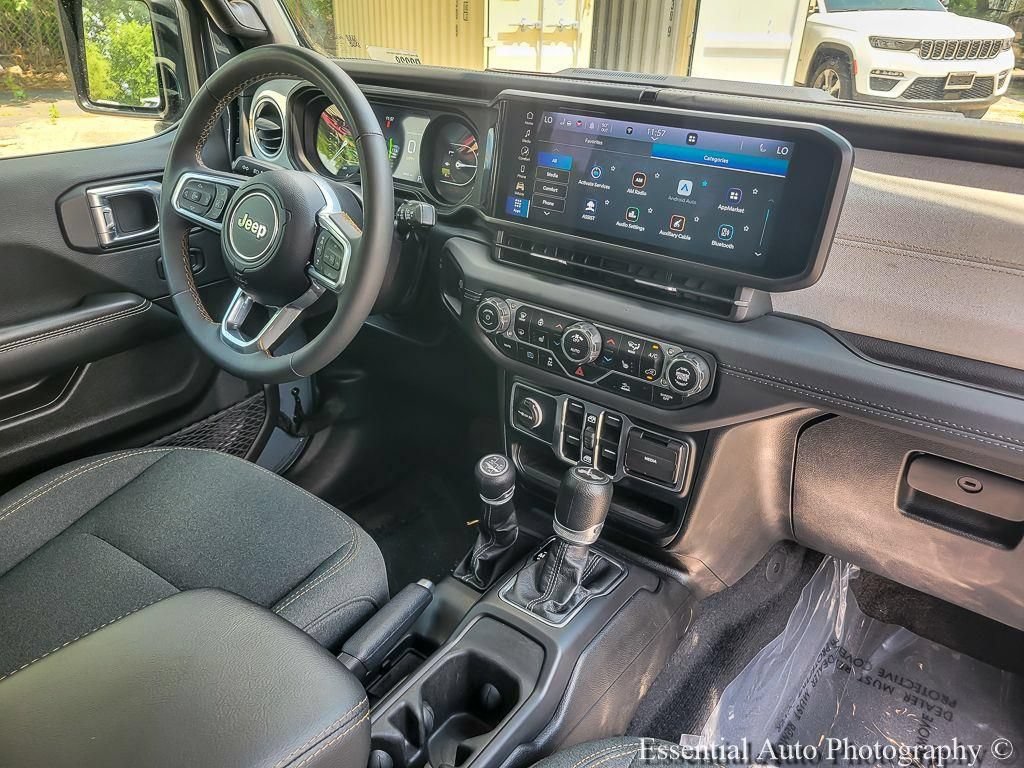 Used 2024 Jeep Wrangler Unlimited Sahara AWD/4WD image 25
