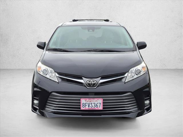 Used 2018 Toyota Sienna XLE w/ XLE Navigation Package FWD video 2