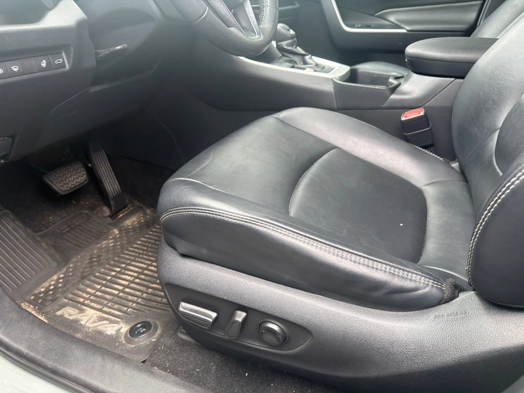 Used 2020 Toyota RAV4 XLE Premium FWD image 2