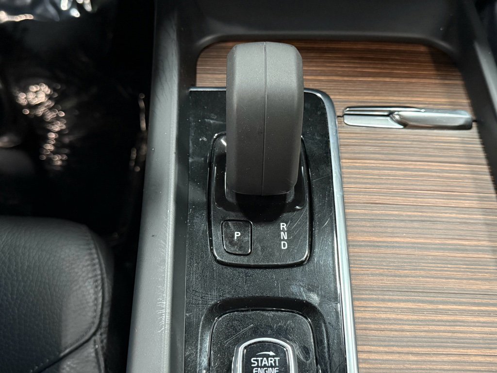 Used 2022 Volvo XC60 B5 Momentum image 25