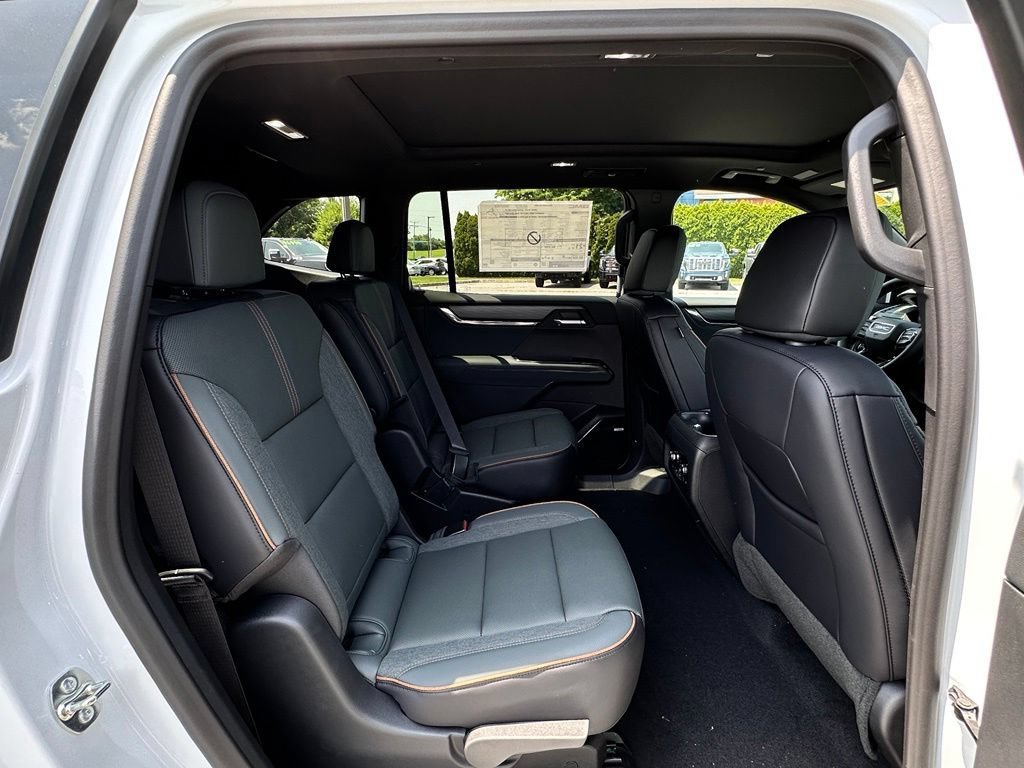 New 2026 GMC Acadia AT4 w/ Luxury Package AWD/4WD image 14