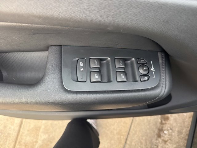 Used 2024 Volvo XC60 B5 Plus image 13